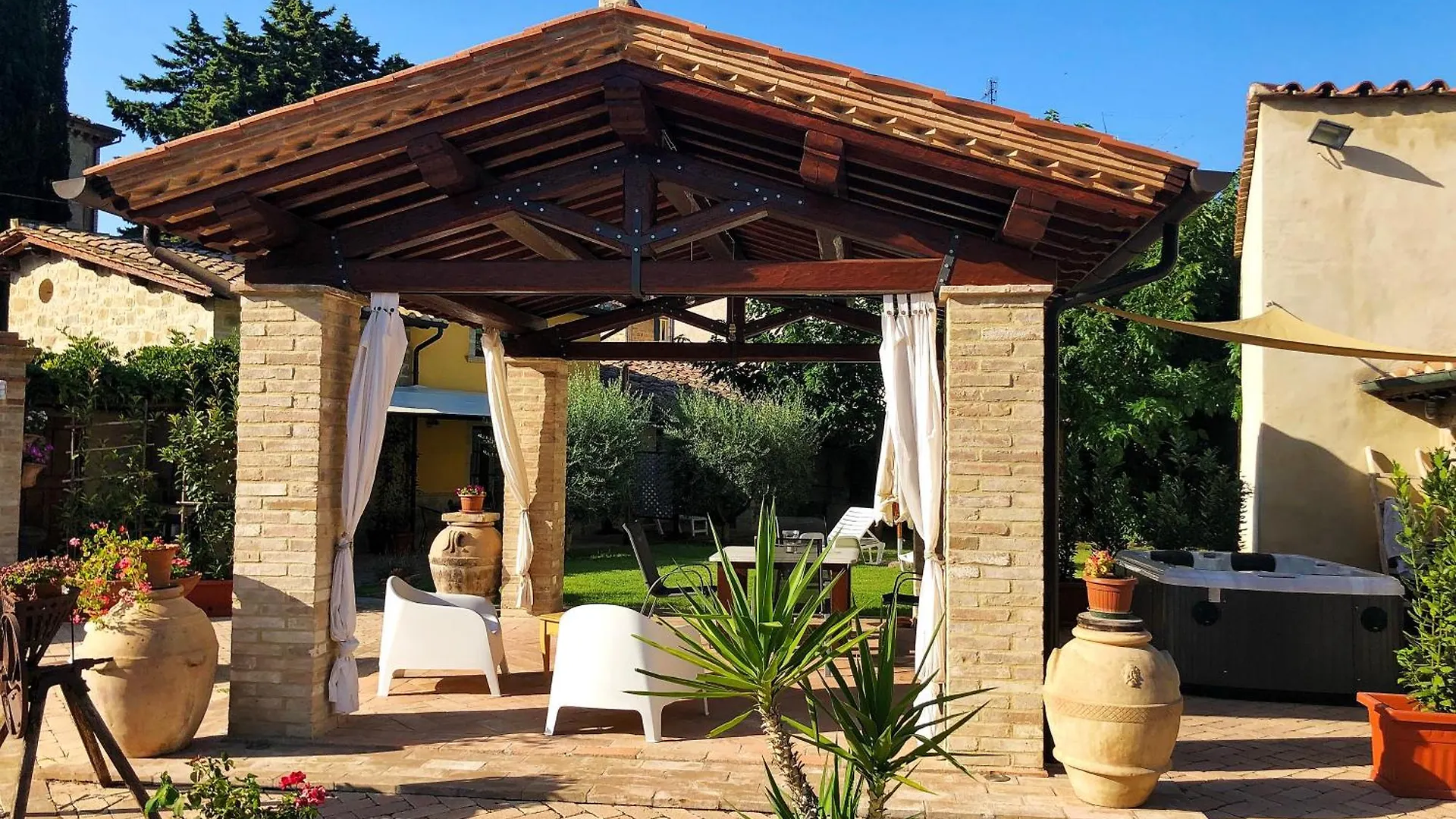 Il Cortile Delle Rose Holiday House Perugia Italy