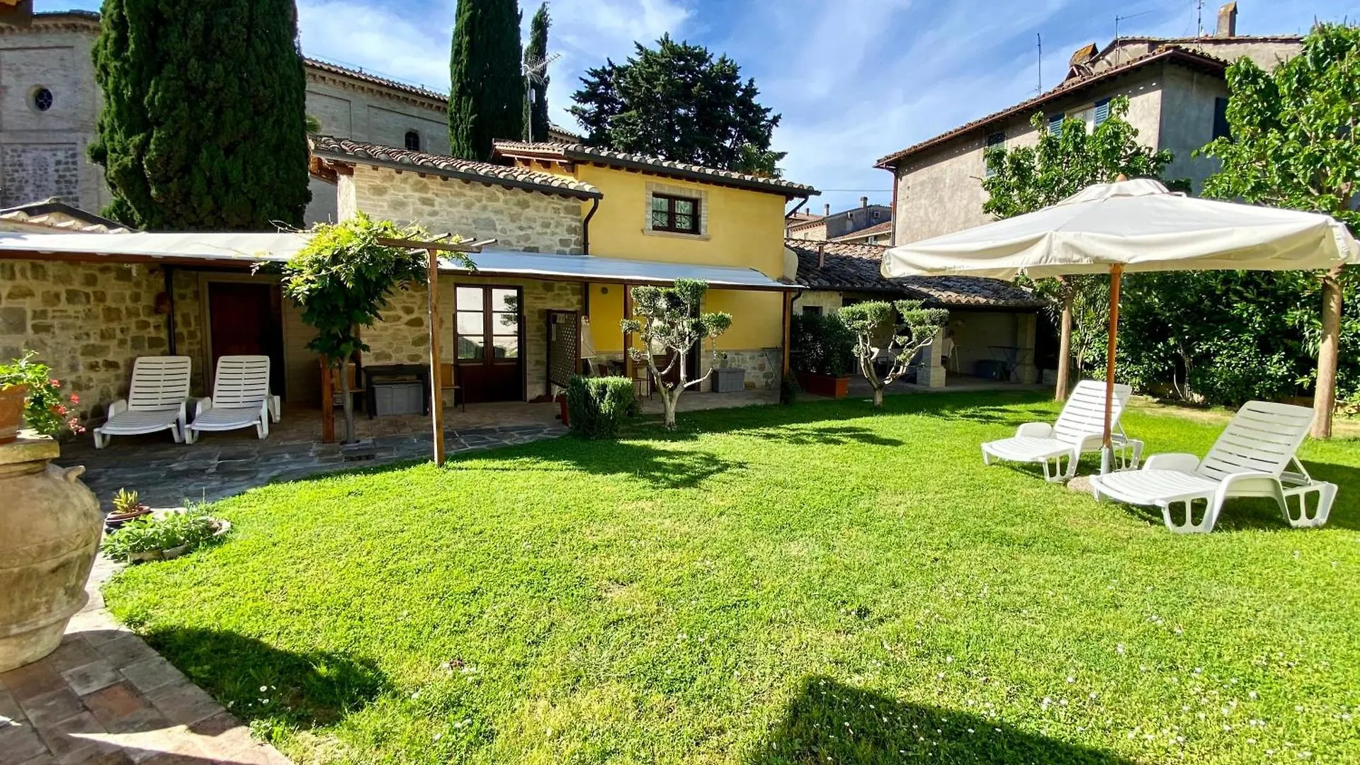 Il Cortile Delle Rose Holiday House Perugia 0*,  Italy