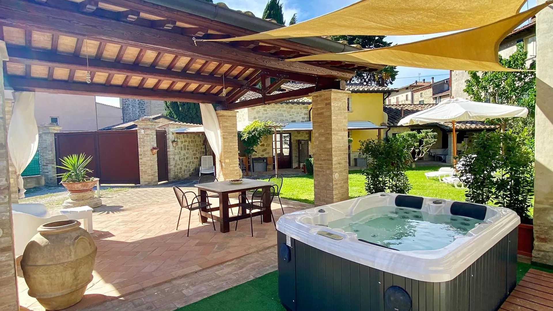 Holiday home Il Cortile Delle Rose Holiday House Perugia Italy